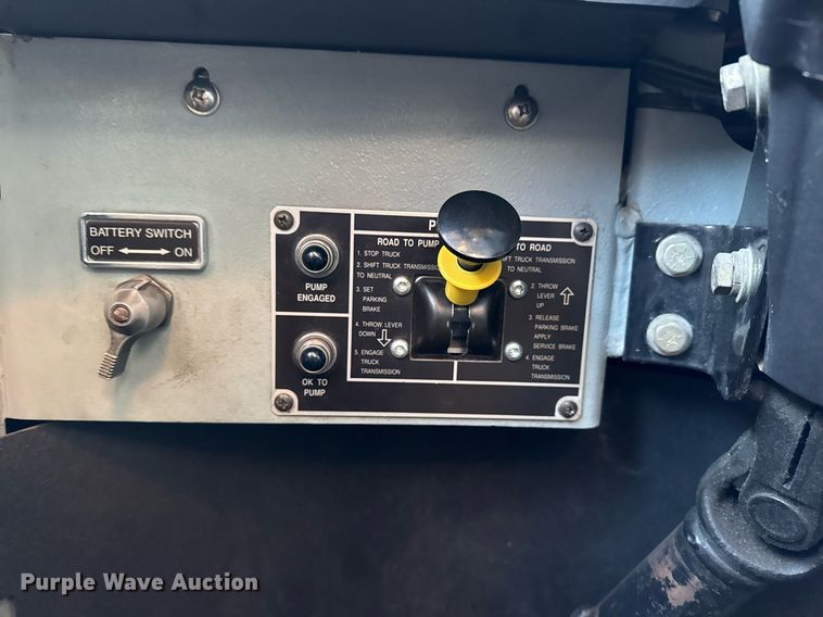 image for item EG7988 2002 Pierce ladder fire truck