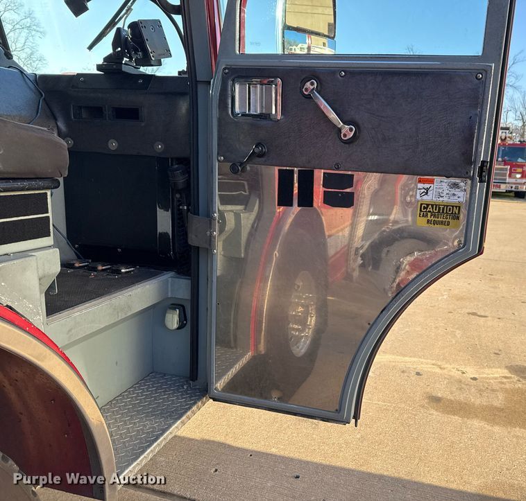 image for item EG7988 2002 Pierce ladder fire truck