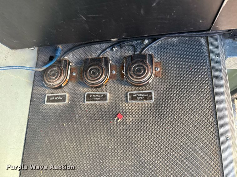 image for item EG7988 2002 Pierce ladder fire truck