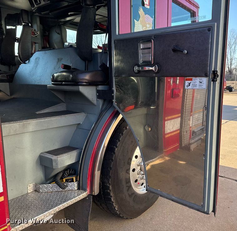 image for item EG7988 2002 Pierce ladder fire truck