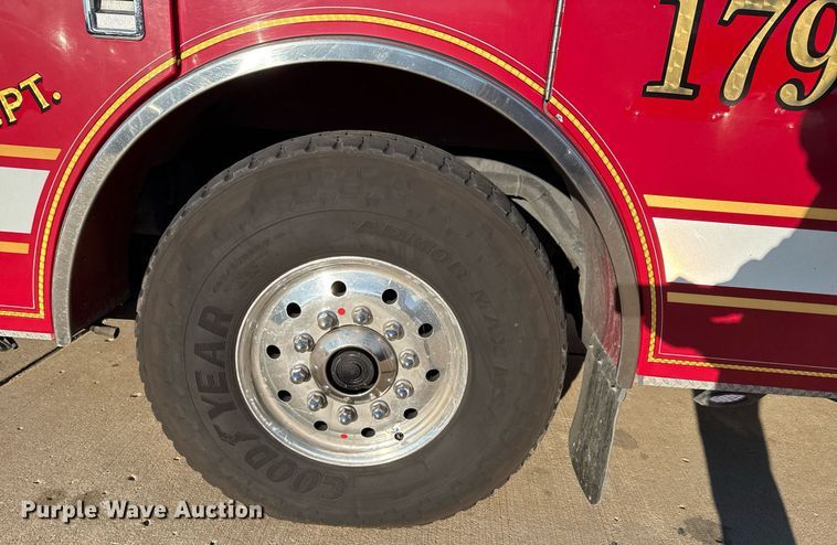 image for item EG7988 2002 Pierce ladder fire truck
