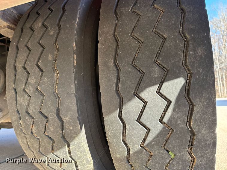 image for item EG7988 2002 Pierce ladder fire truck