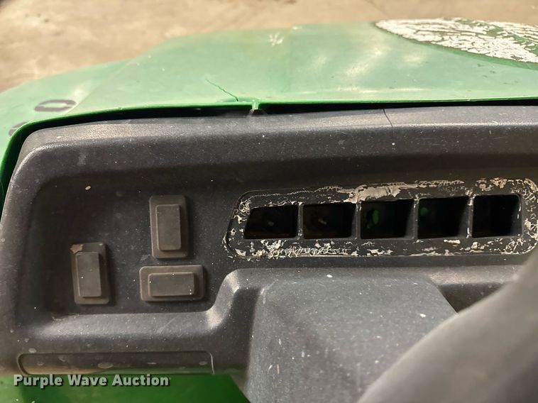 image for item EG7995 2002 John Deere Gator 4X2 utility vehicle