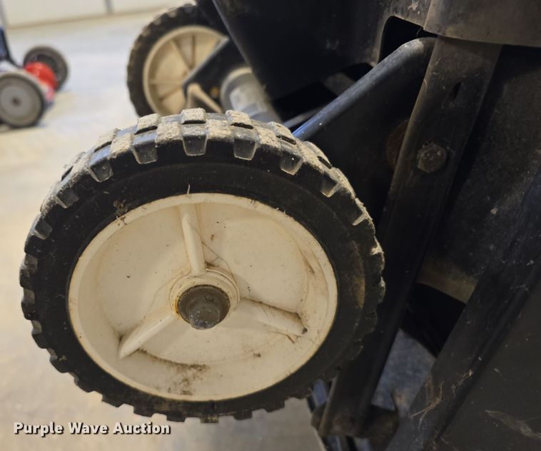 image for item EH8531 Lawn and garden equipment