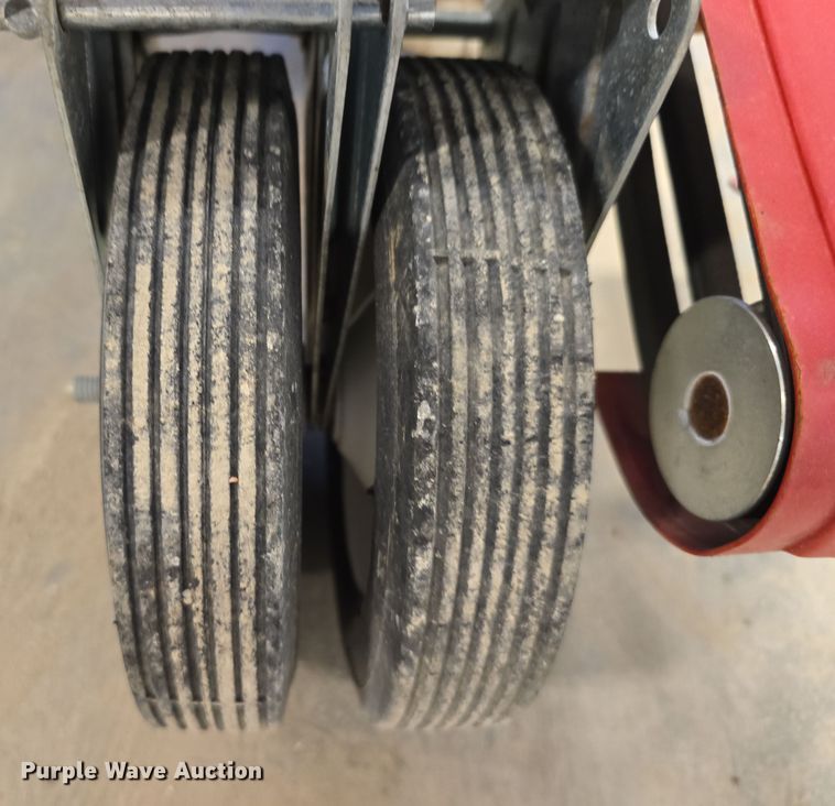 image for item EH8533 Lawn and garden equipment