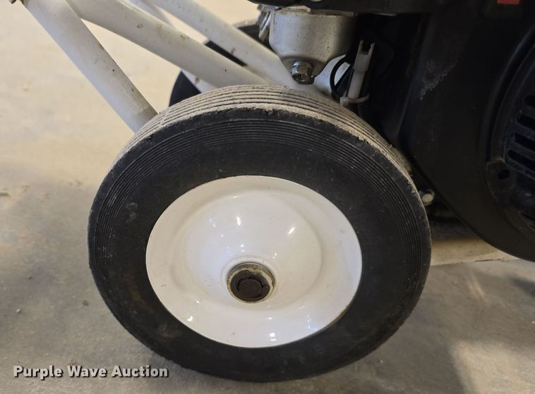 image for item EH8533 Lawn and garden equipment