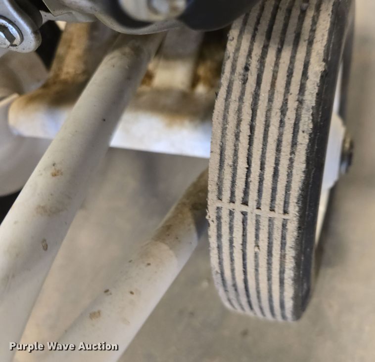 image for item EH8533 Lawn and garden equipment