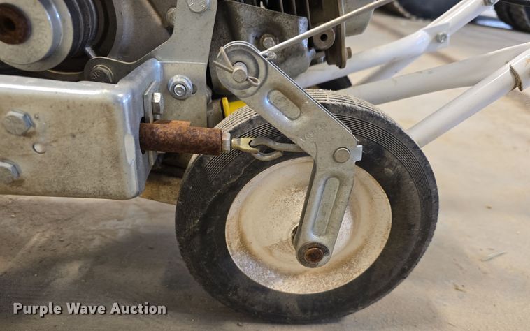 image for item EH8533 Lawn and garden equipment