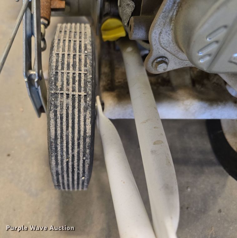 image for item EH8533 Lawn and garden equipment