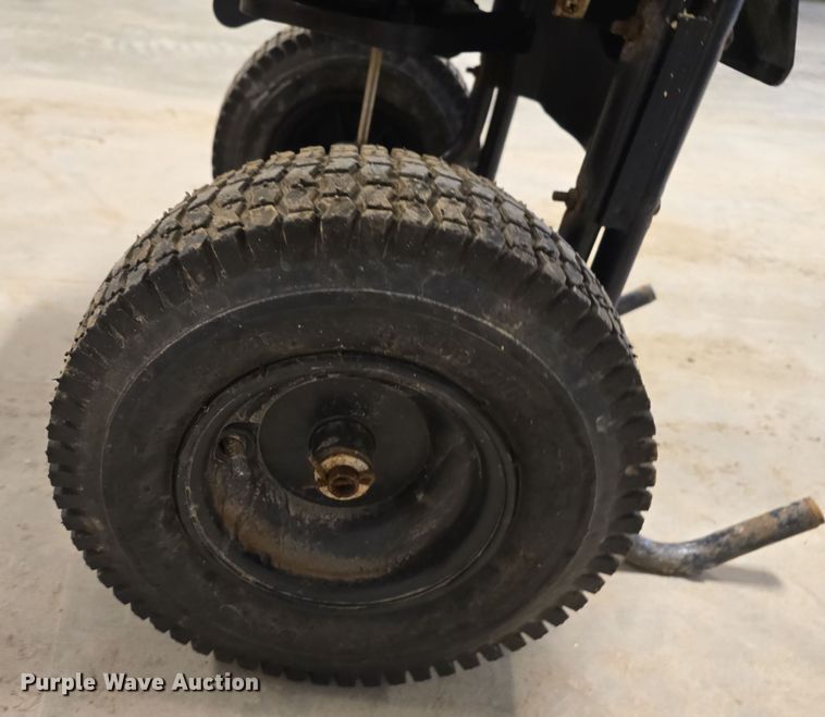 image for item EH8533 Lawn and garden equipment