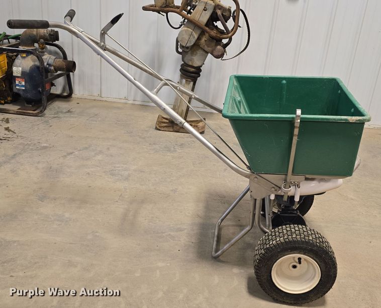 image for item EH8533 Lawn and garden equipment