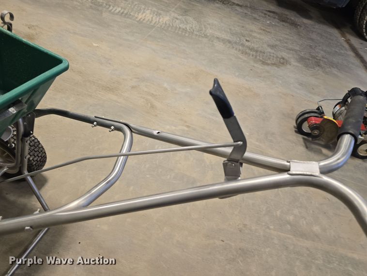 image for item EH8533 Lawn and garden equipment