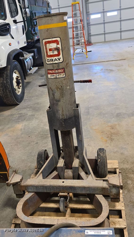 image for item EH8534 Gray TNT550 air lift