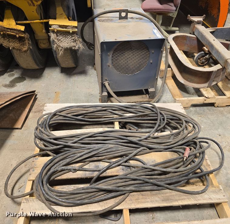 image for item EH8535 1982 Miller Dialarc 250 welder