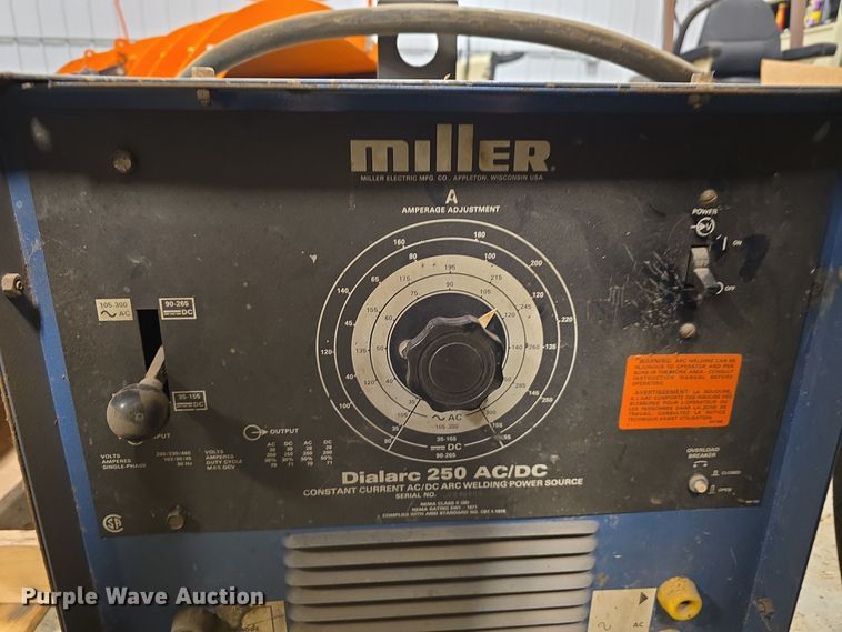 image for item EH8535 1982 Miller Dialarc 250 welder