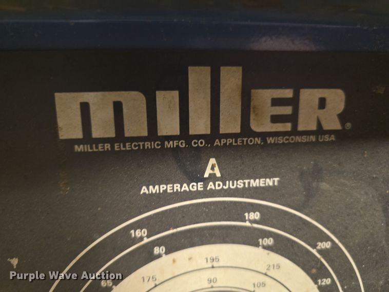 image for item EH8535 1982 Miller Dialarc 250 welder