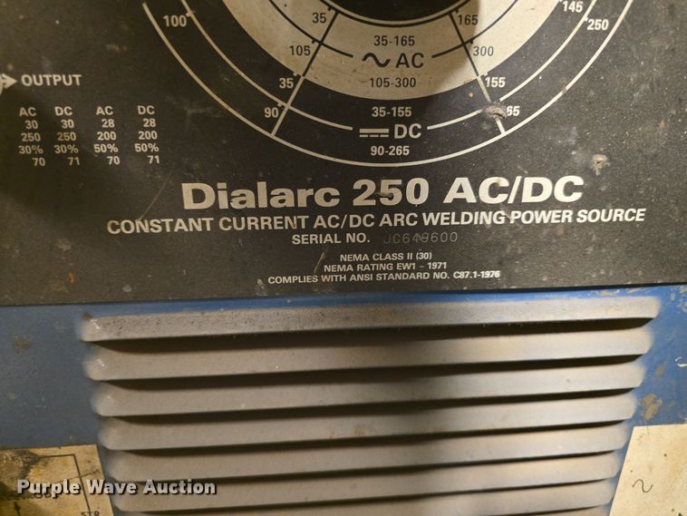 image for item EH8535 1982 Miller Dialarc 250 welder