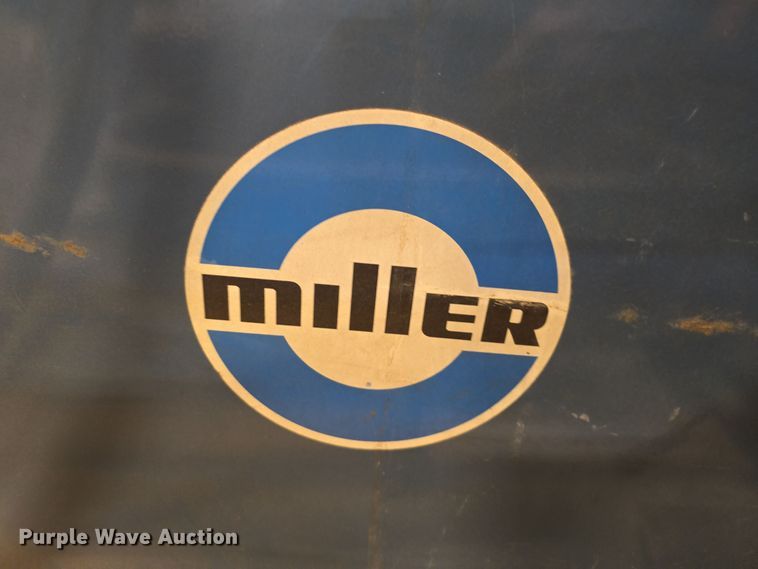 image for item EH8535 1982 Miller Dialarc 250 welder