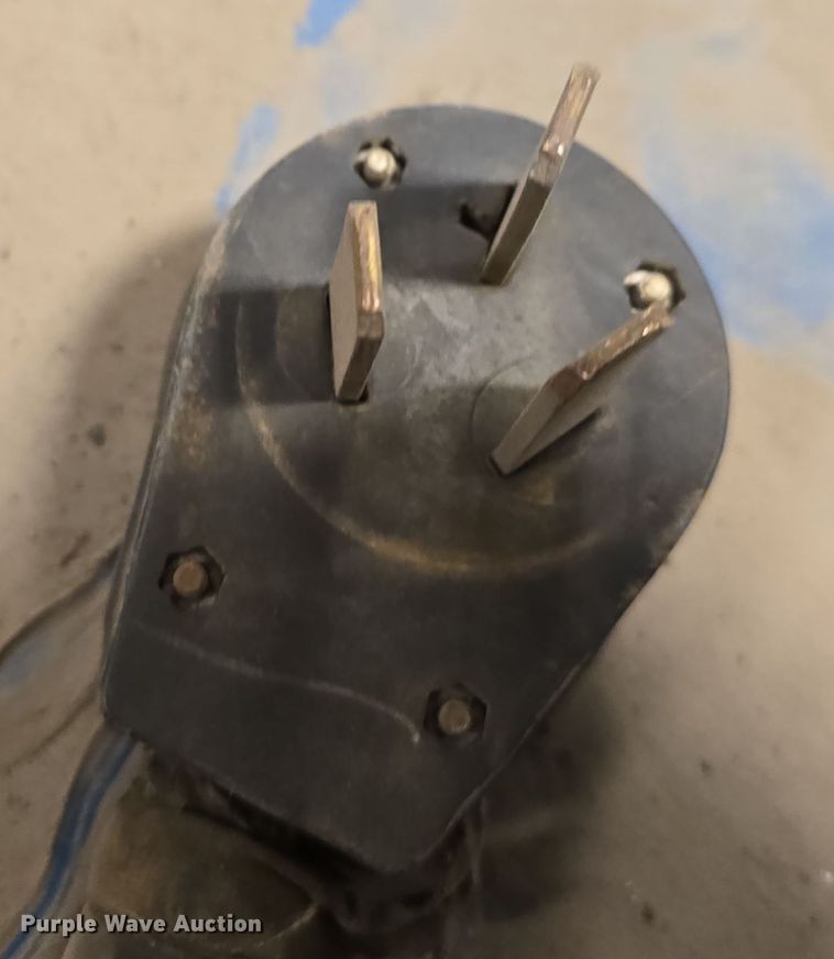 image for item EH8535 1982 Miller Dialarc 250 welder