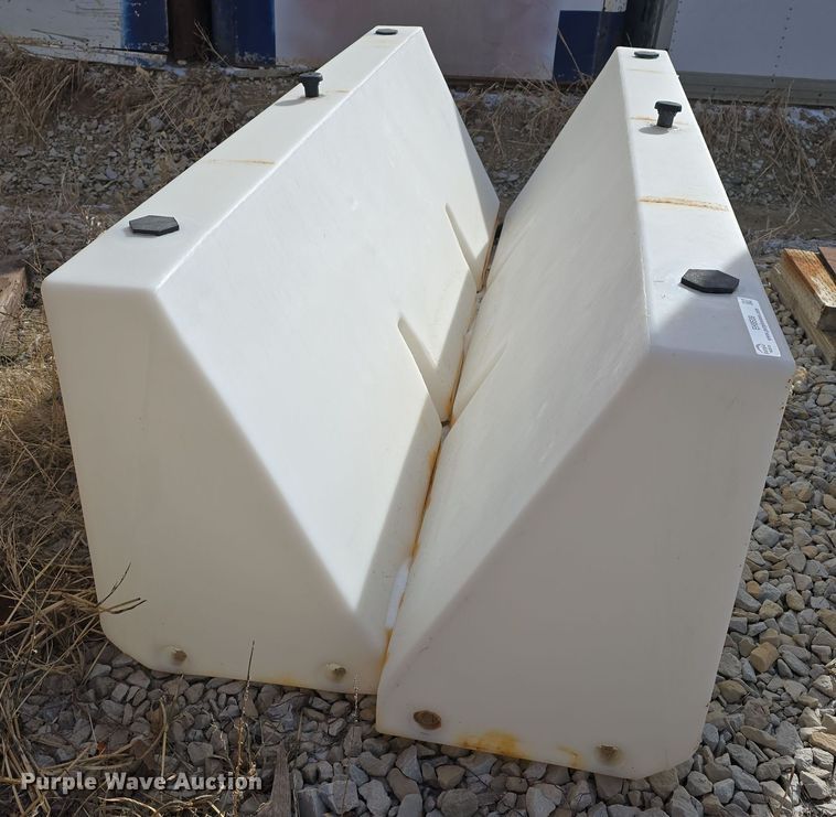 image for item EH8539 (2) poly tanks