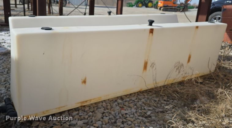 image for item EH8539 (2) poly tanks