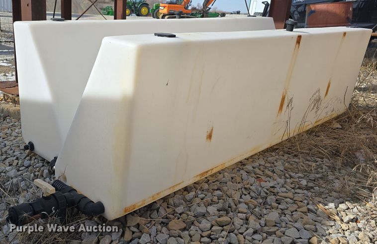 image for item EH8539 (2) poly tanks