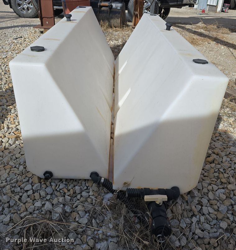 image for item EH8539 (2) poly tanks