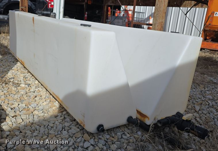 image for item EH8539 (2) poly tanks