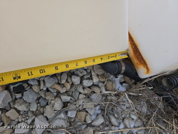 image for item EH8539 (2) poly tanks