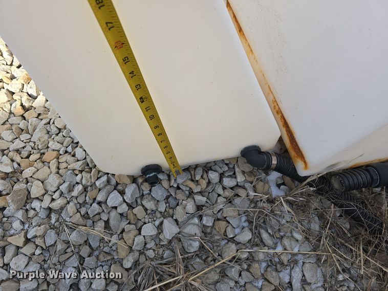 image for item EH8539 (2) poly tanks