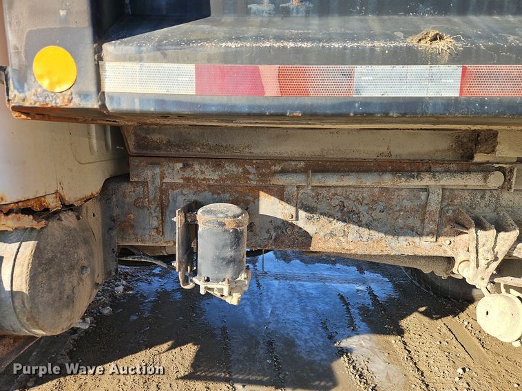 image for item EI8791 2000 International 4700 dump truck