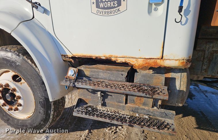 image for item EI8791 2000 International 4700 dump truck