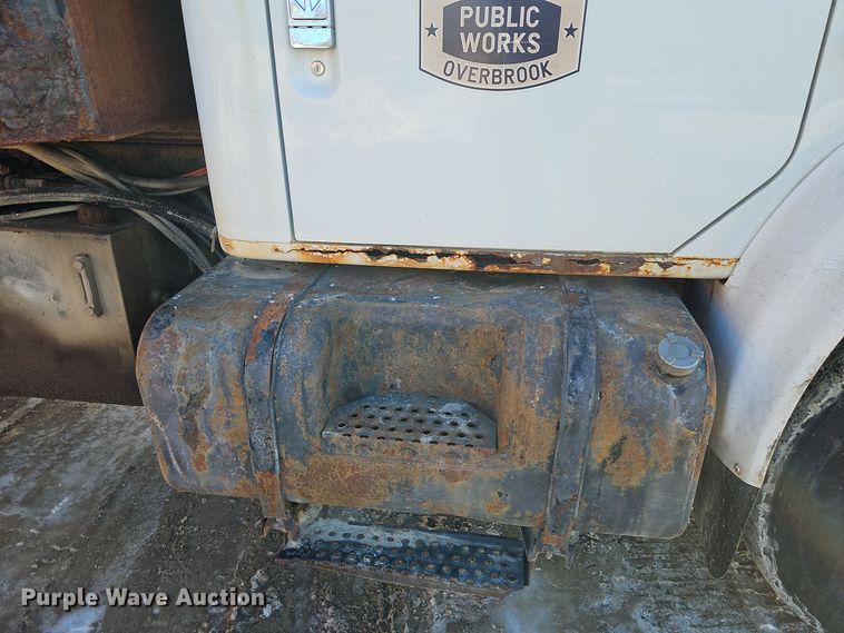 image for item EI8791 2000 International 4700 dump truck