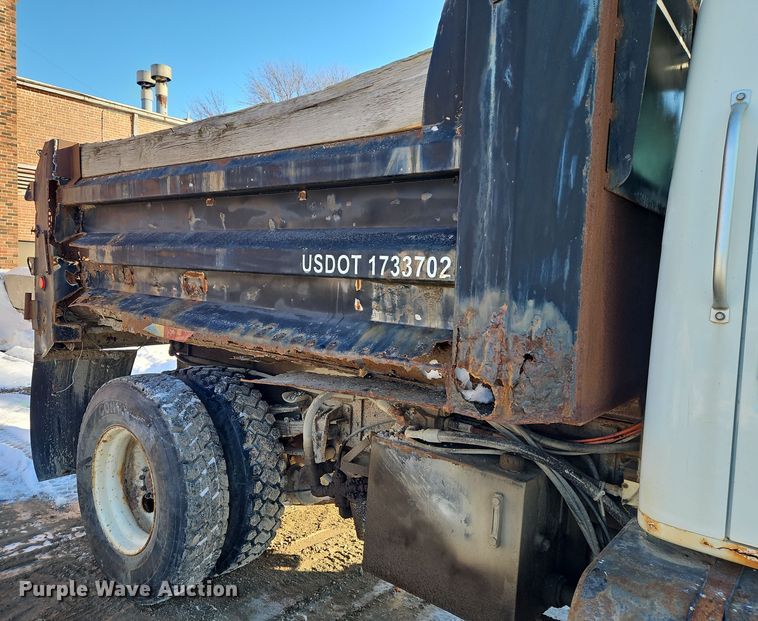 image for item EI8791 2000 International 4700 dump truck