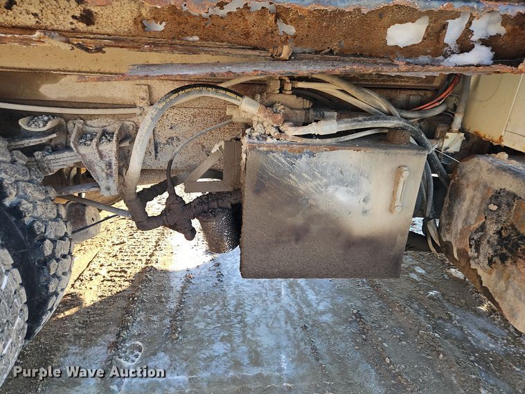 image for item EI8791 2000 International 4700 dump truck