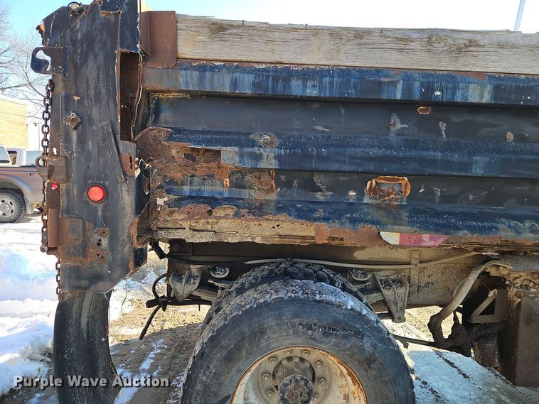 image for item EI8791 2000 International 4700 dump truck