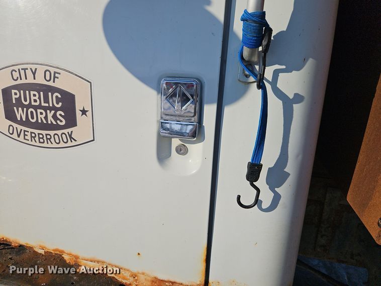 image for item EI8791 2000 International 4700 dump truck