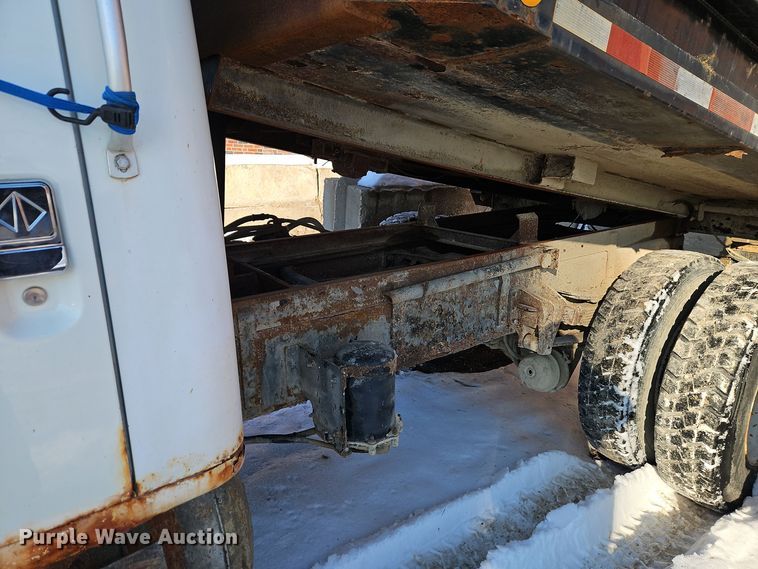 image for item EI8791 2000 International 4700 dump truck
