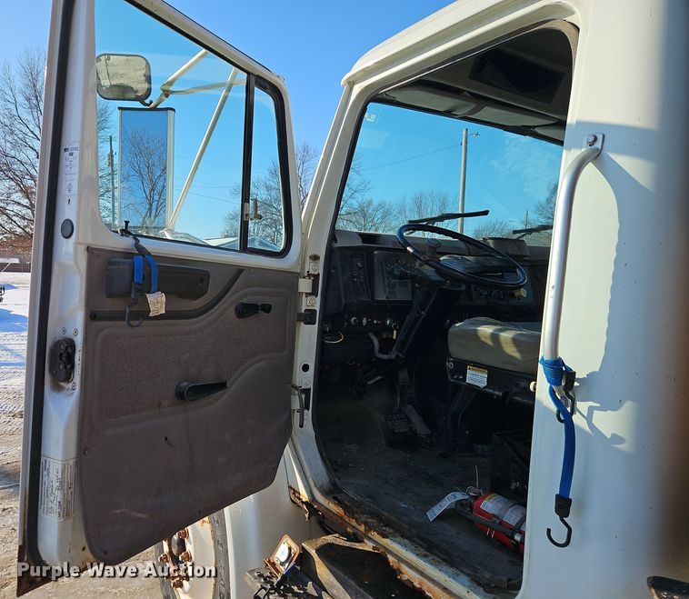 image for item EI8791 2000 International 4700 dump truck