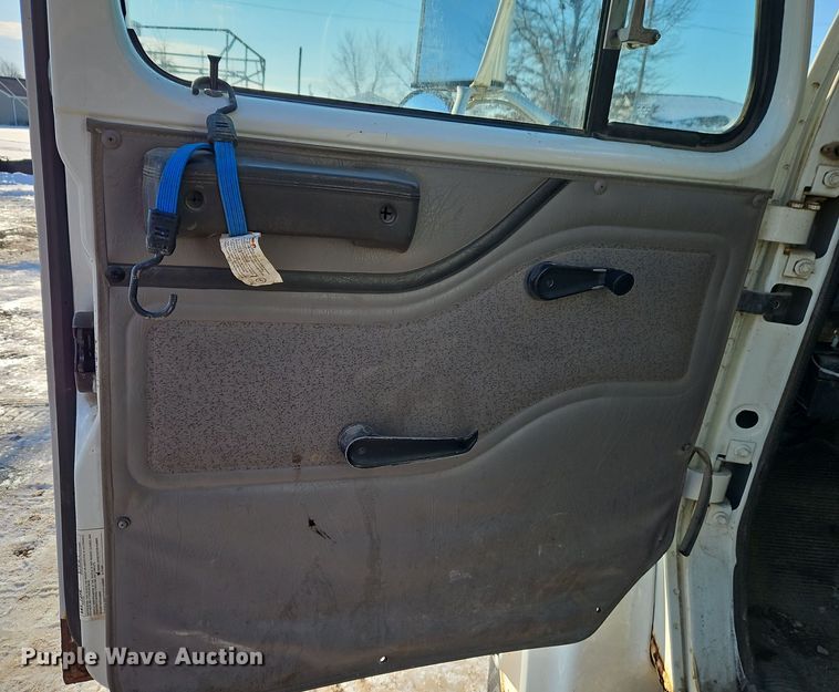 image for item EI8791 2000 International 4700 dump truck