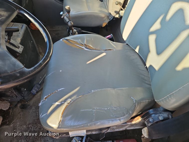 image for item EI8791 2000 International 4700 dump truck