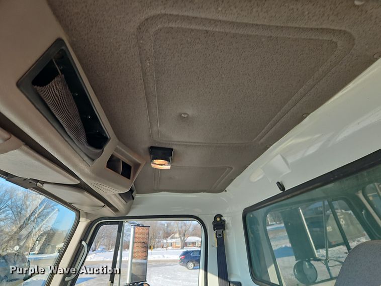 image for item EI8791 2000 International 4700 dump truck