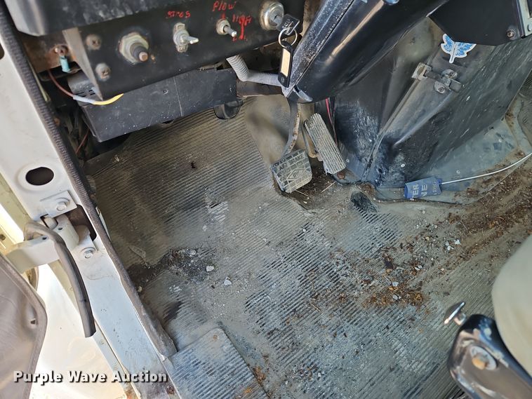 image for item EI8791 2000 International 4700 dump truck