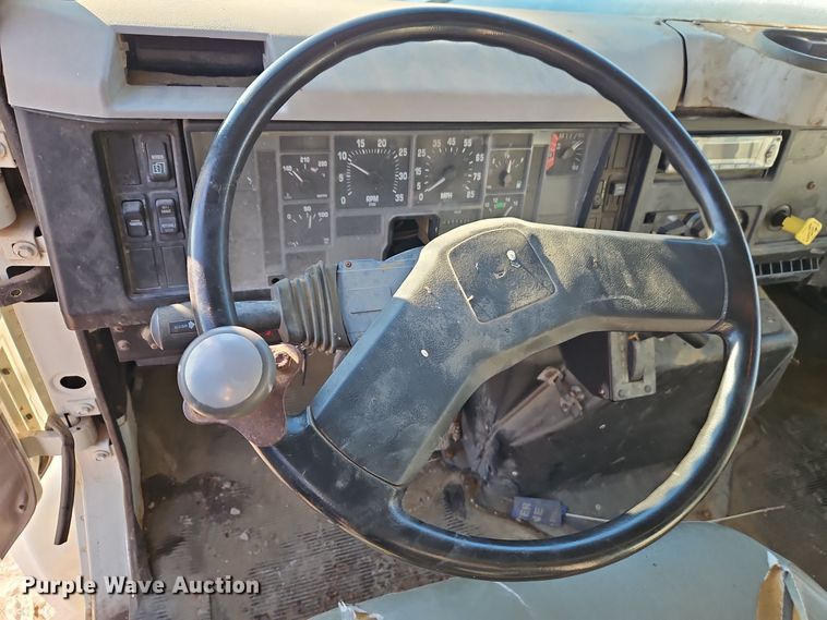 image for item EI8791 2000 International 4700 dump truck