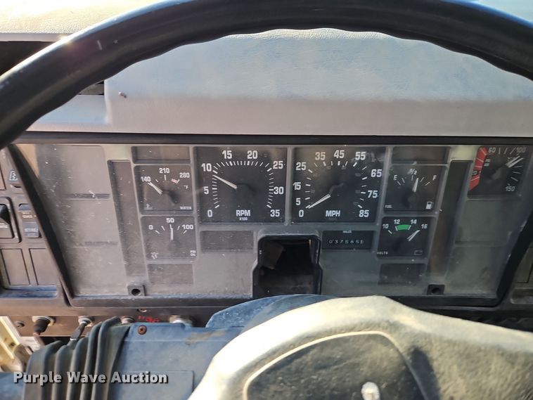 image for item EI8791 2000 International 4700 dump truck