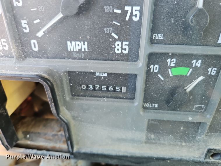 image for item EI8791 2000 International 4700 dump truck