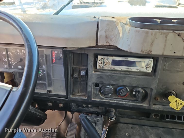 image for item EI8791 2000 International 4700 dump truck