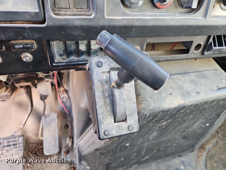 image for item EI8791 2000 International 4700 dump truck