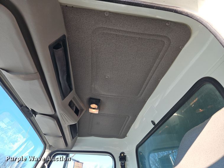 image for item EI8791 2000 International 4700 dump truck