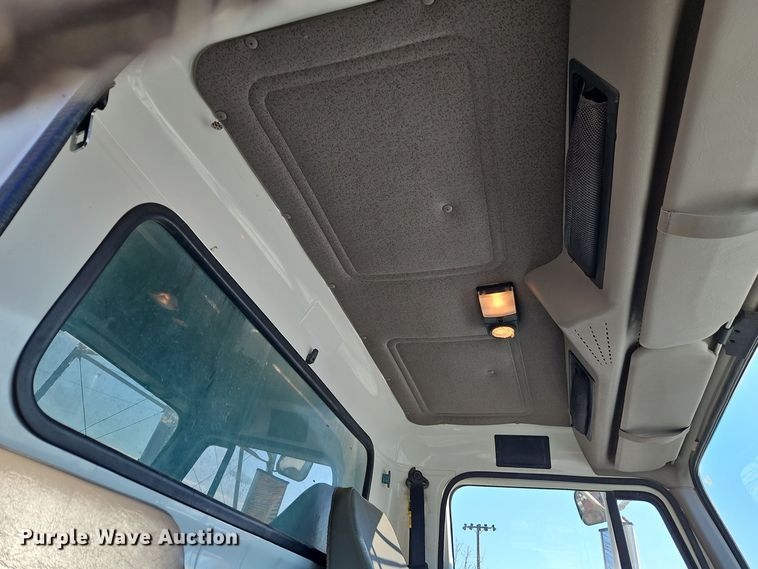 image for item EI8791 2000 International 4700 dump truck